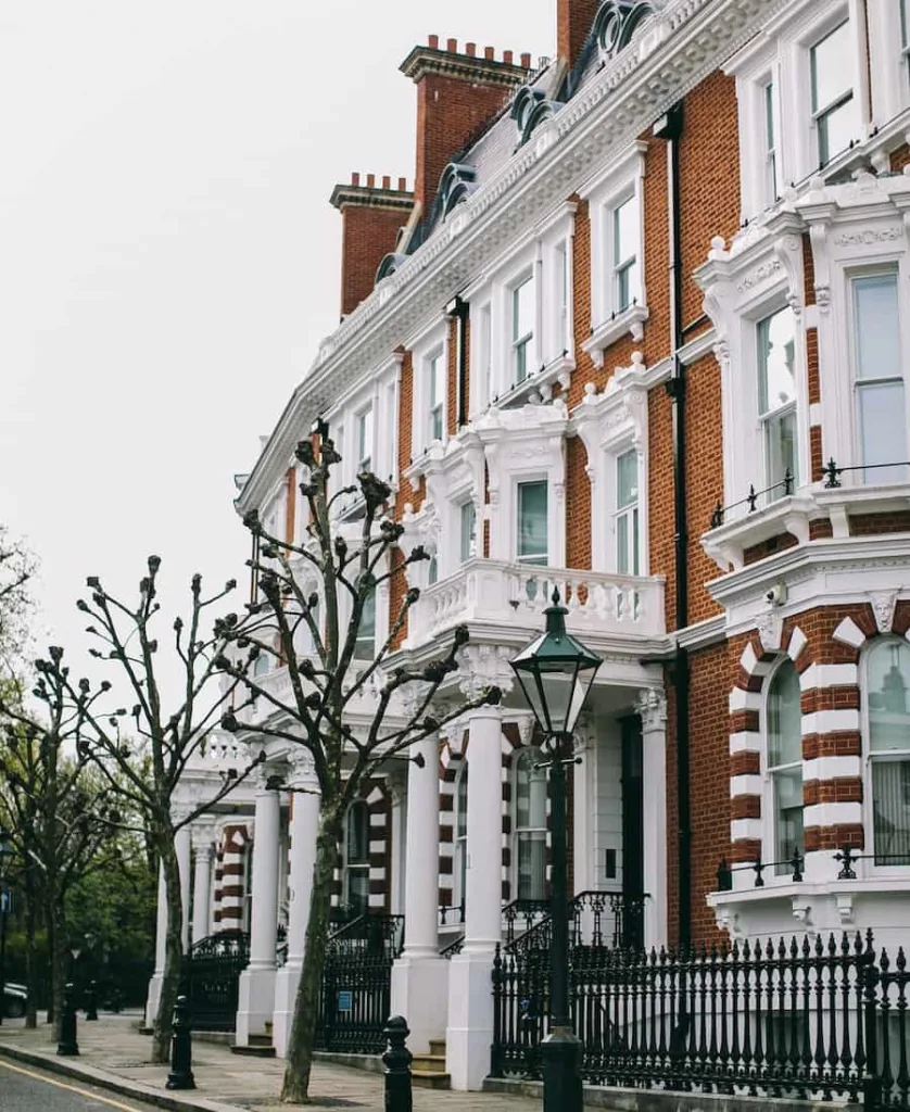 White, well-maintained mansion 